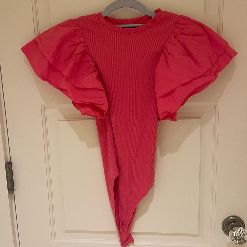 Zara basic pink ruffle sleeve bodysuit